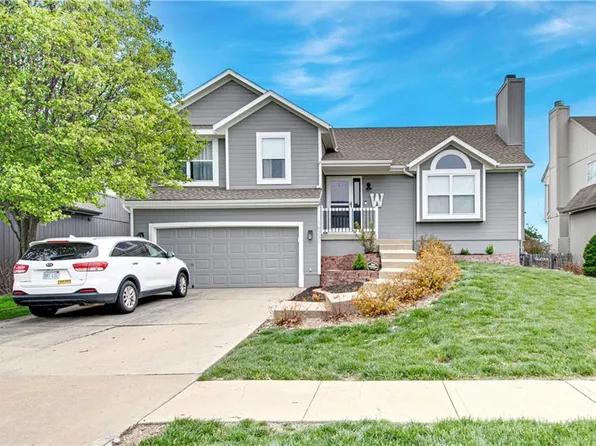 16331 S Parkwood St, Olathe, KS 66062