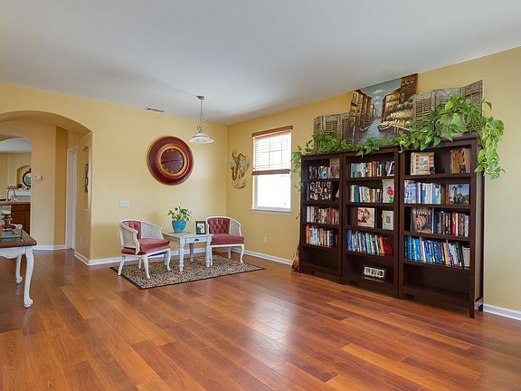 5th image of 367 Savanna Dr