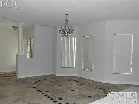 5th image of 913 Asther St E