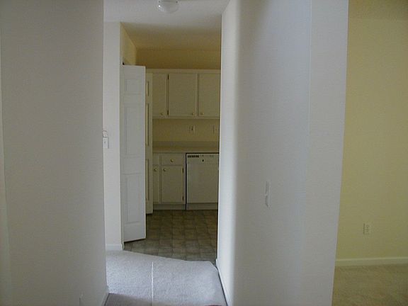hall between foyer & kitchen