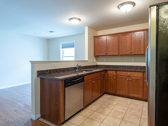 2nd image of 110 W 5th St APT 3