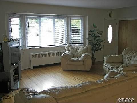 4th image of 1476 Woodside Ave