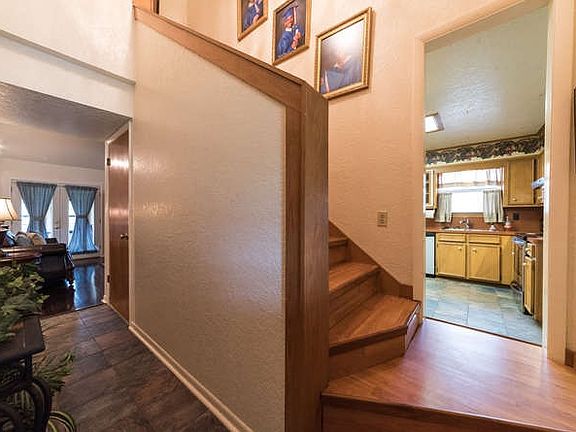 3rd image of 8195 Willow Way