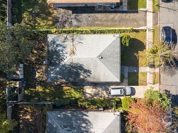 3rd image of 38 Park Hill Cir