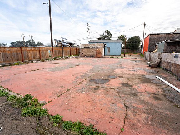 5th image of 530 N Main St