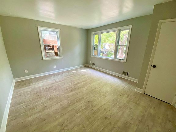 3rd image of 3815 Birchview Ave Floor 1