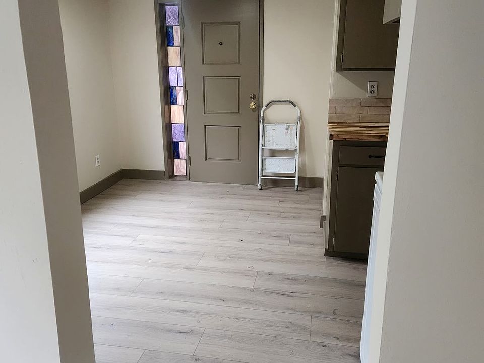 1st image of 2617 14th Ave W