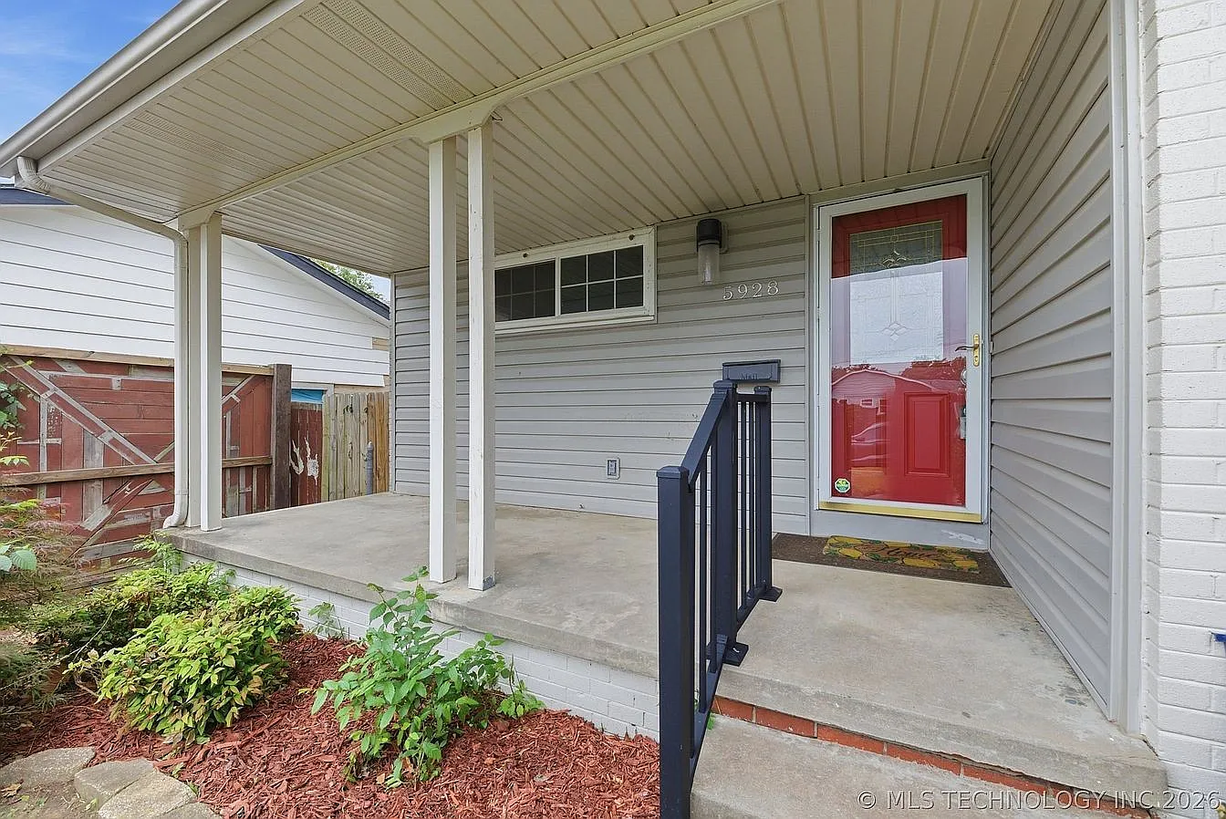 3 bed, 1.5 bath, 1264 sqft, $1,700 — Photo 1