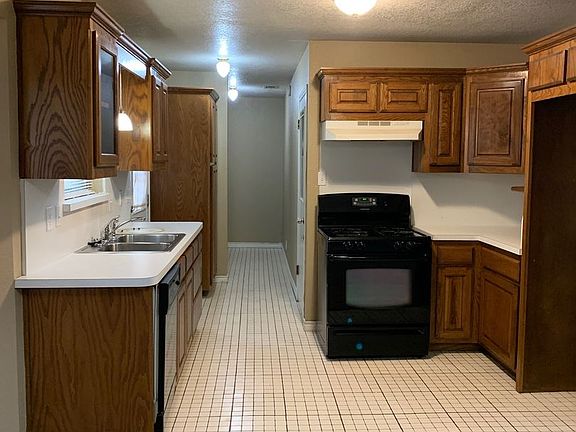 4th image of 1205 Wedgewood Dr