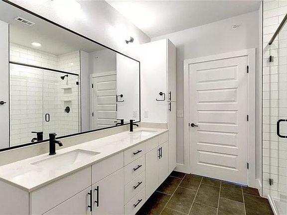 4th image of 3101 Govalle Ave #205