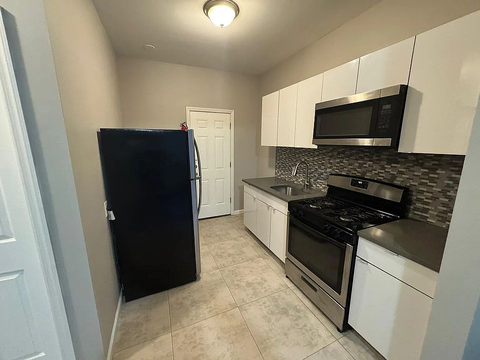 1st image of 302 Halsted St #5C