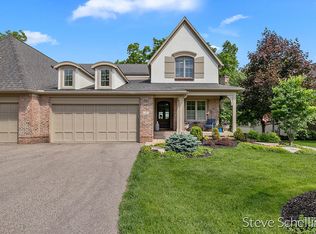 9 Peartree Ln NE #2, Grand Rapids, MI 49546