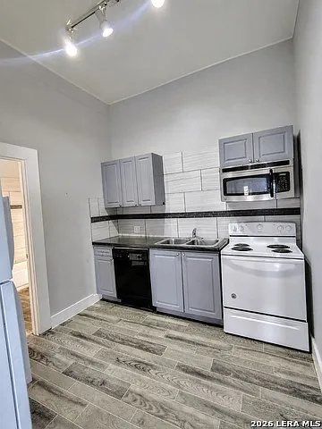 3430 S Flores St #1B — Photo 1
