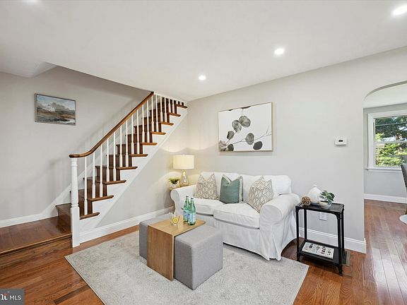 3rd image of 517 Rock Glen Dr