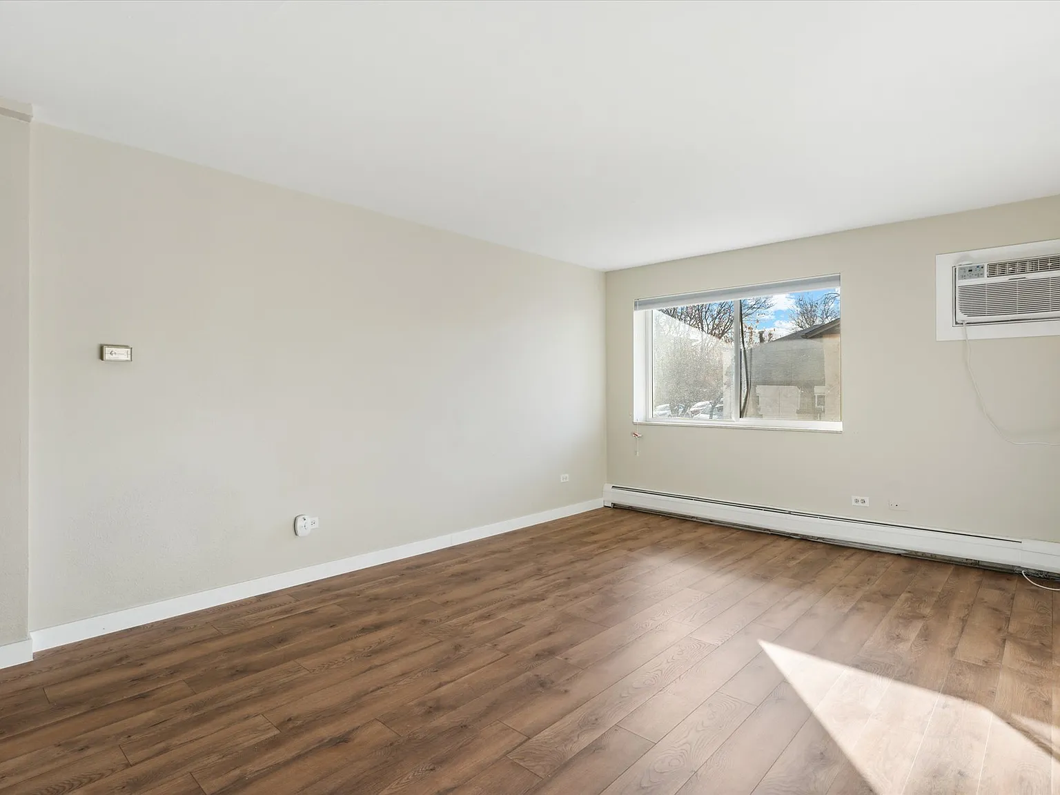 2 bed, 872 sqft, $1,800 — Photo 3
