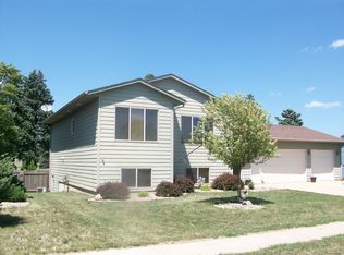 400 Emma Dr, Hartford, SD 57033