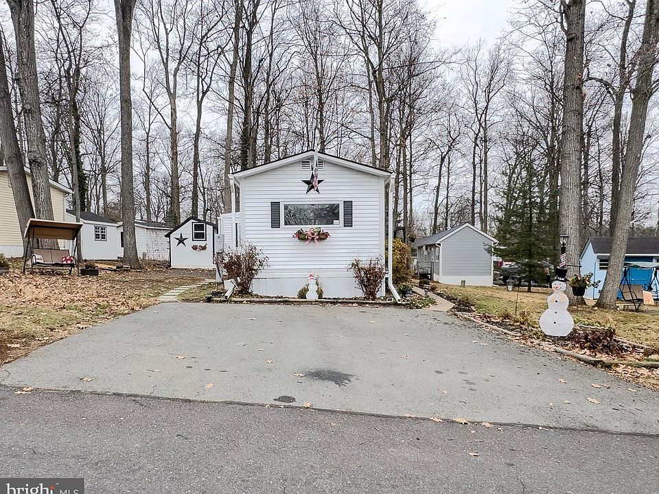 1st image of 3 Hickory Ln