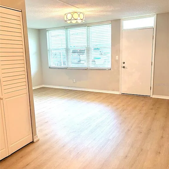 4890 Bay St NE #127 — Photo 6