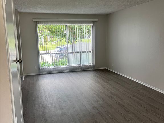 3rd image of 1236 Devonshire Ln