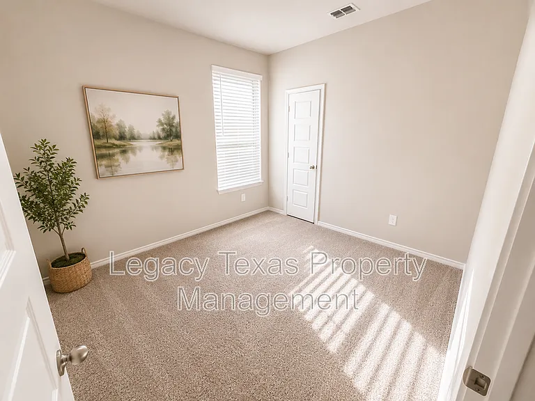 1911 Cherokee Ln — Photo 15