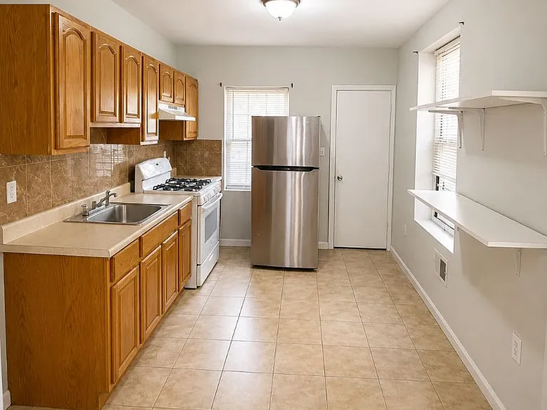 2115 Sigel St — Photo 13