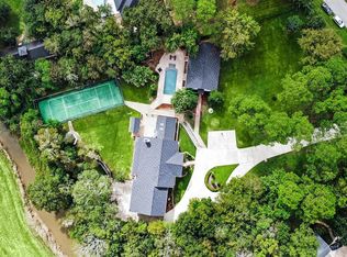 809 Cowards Creek Dr, Friendswood, TX 77546