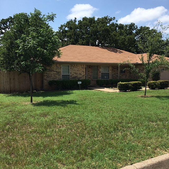 1st image of 2520 Avonhill Dr