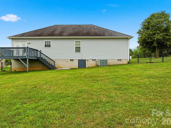 5th image of 398 Green Meadows Dr