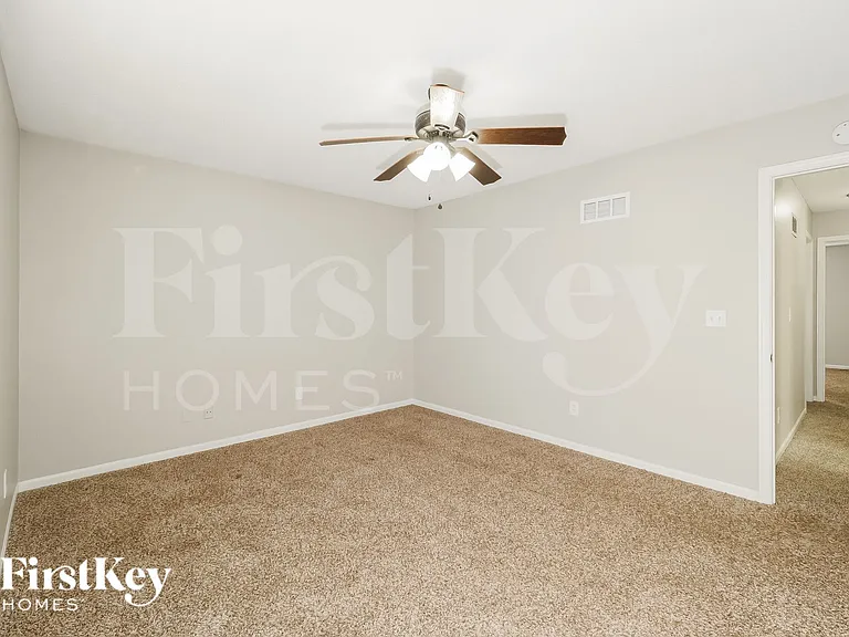 6235 N Hickory Ct — Photo 13
