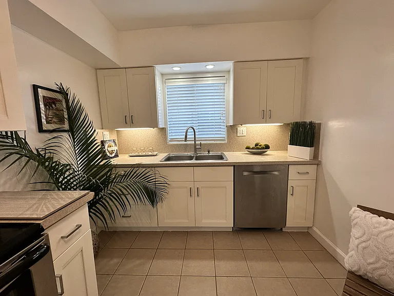950 E Dayton Cir — Photo 9