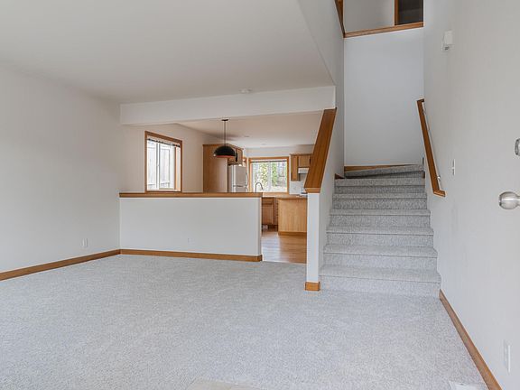 3rd image of 6609 49th Pl NE