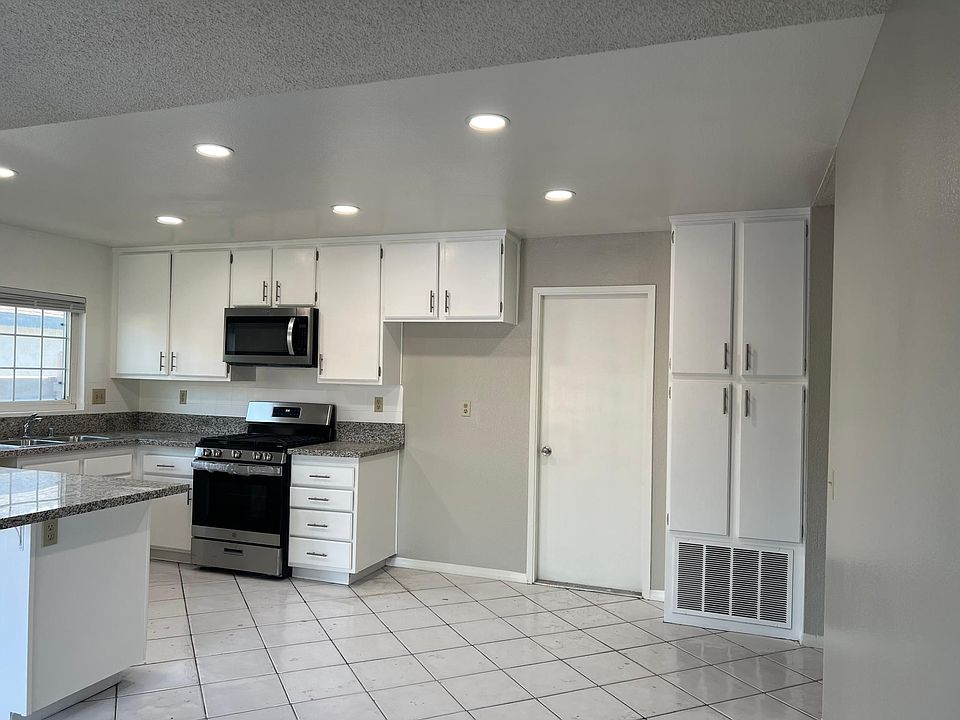 1st image of 15373 Aqueduct Ln
