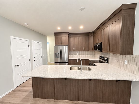 3rd image of 49 Cityline Gate NE