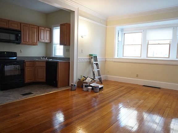 2nd image of 266 Chestnut Hill Ave APT 02