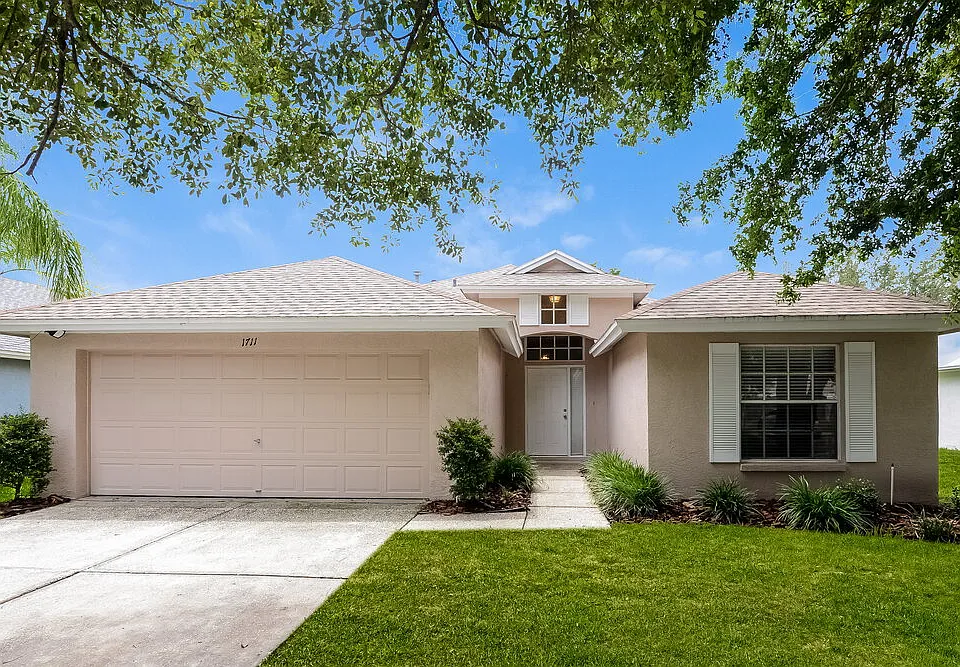 1711 Scotch Pine Dr