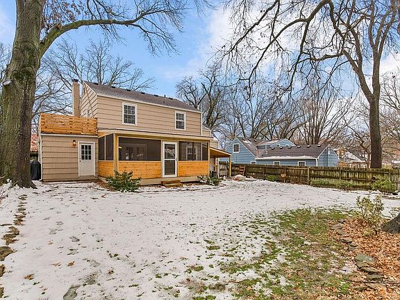 3rd image of 1264 W Gregory Blvd