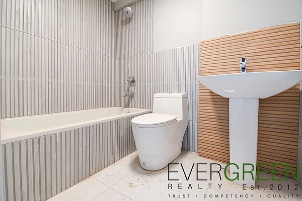 Rented by Evergreen Apartments BK | media 10