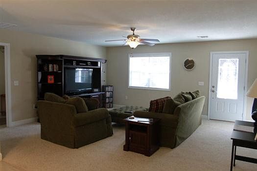 4th image of 902 Katherine Dr