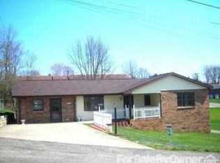 3 Hillcrest Dr, Scott Depot, WV 25560