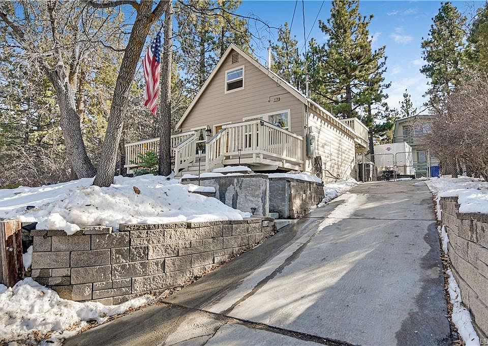 1st image of 1170 Vine Ave #0