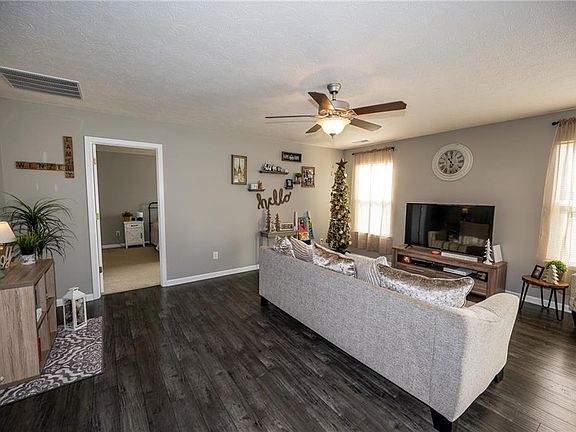 5th image of 416 Shadetree Ct