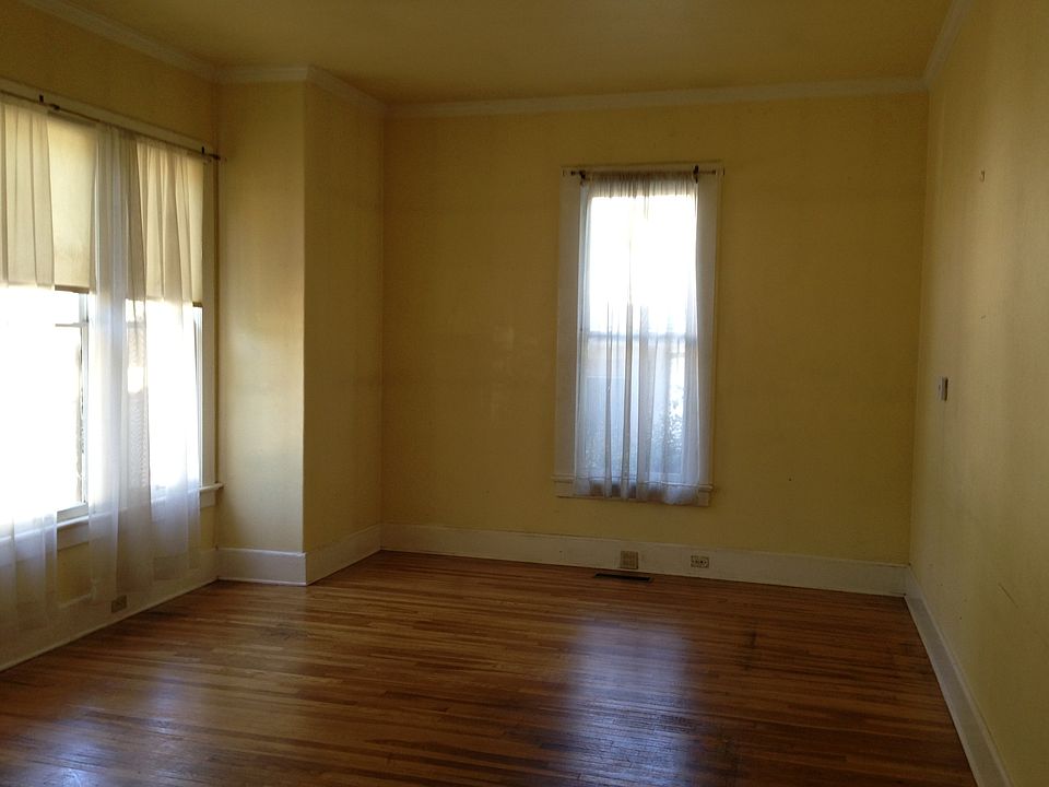 2nd image of 1005 N Milpas St