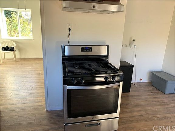 4th image of 376 E 17th St