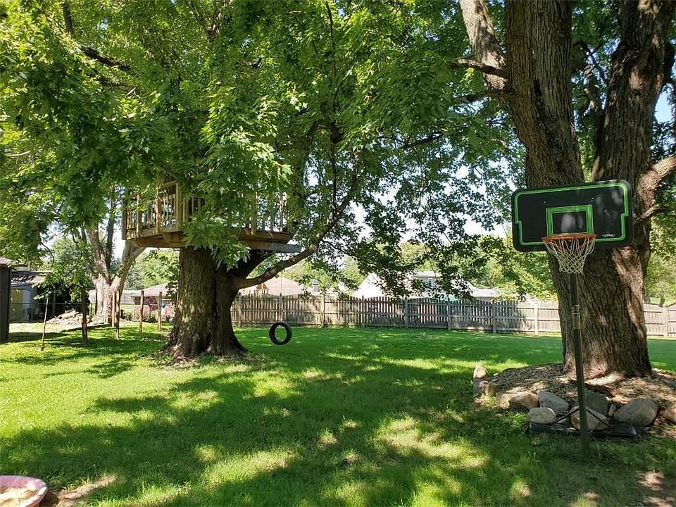 2nd image of 4483 N Rangeline Rd