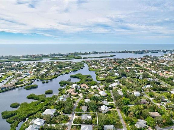 3rd image of 104 Shoreland Dr