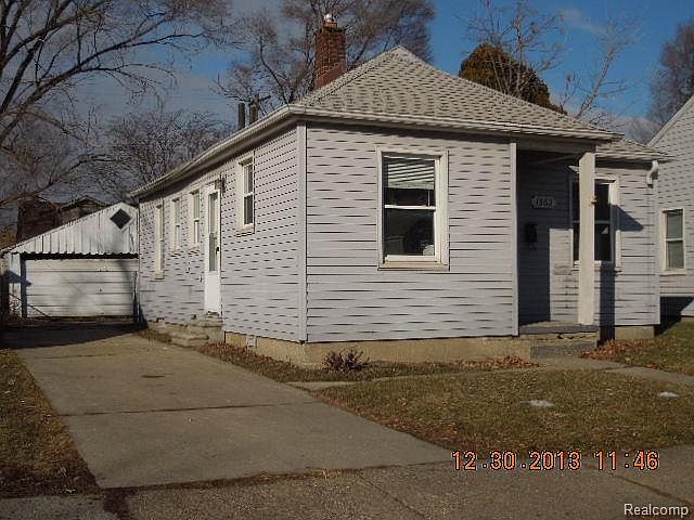 1st image of 1562 Applewood Ave