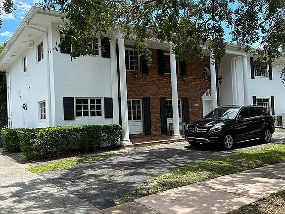 3rd image of 1050 Sistina Ave #1