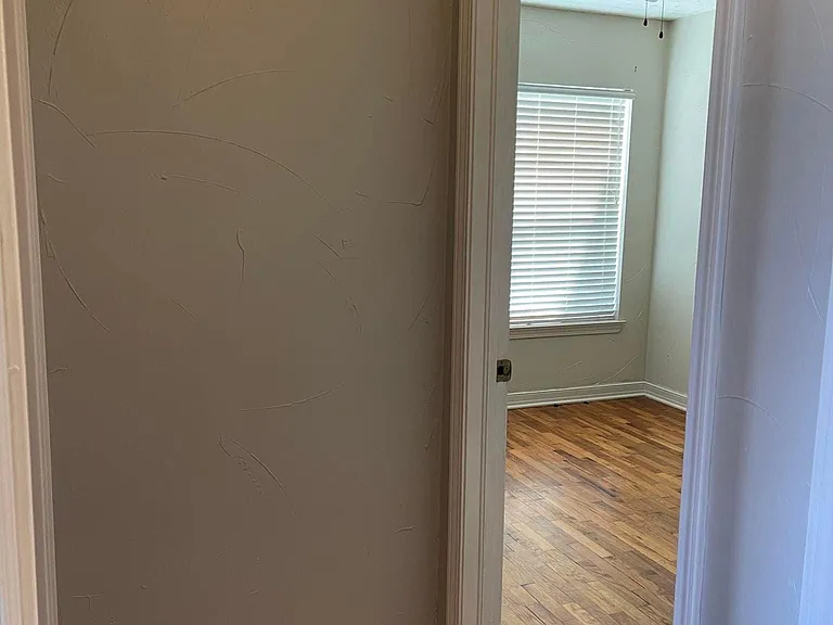 1663 Hillcrest Dr — Photo 3