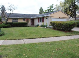 1777 E Cree Ln, Mount Prospect, IL