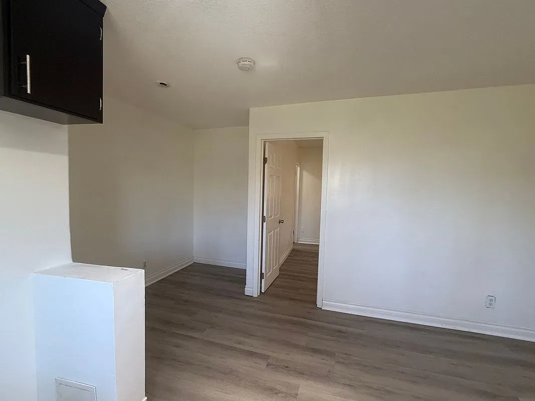 1 bed, 1.0 bath, 450 sqft, $1,800 — Photo 2